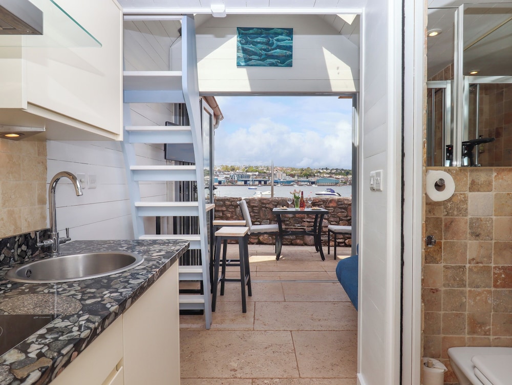 Beach Hut 5