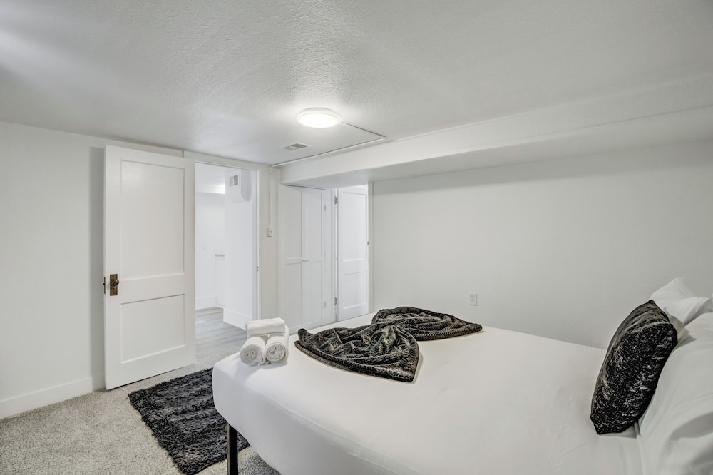 1318 E Pikes Peak