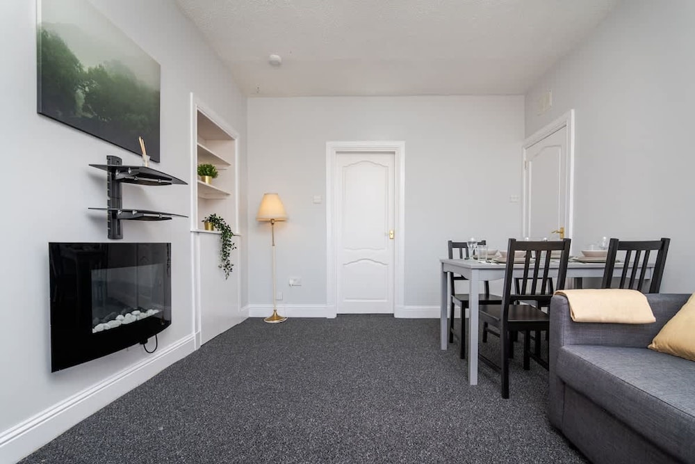 3 Bedroom Flat - Free Parking