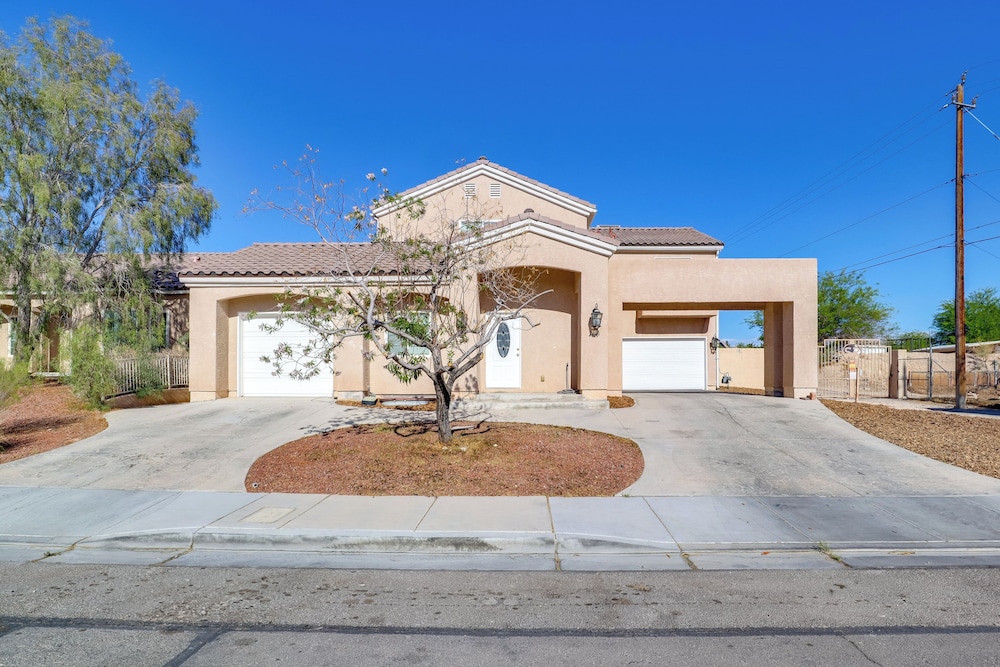 7 Mi to Fremont Street: Spacious Vegas Home!