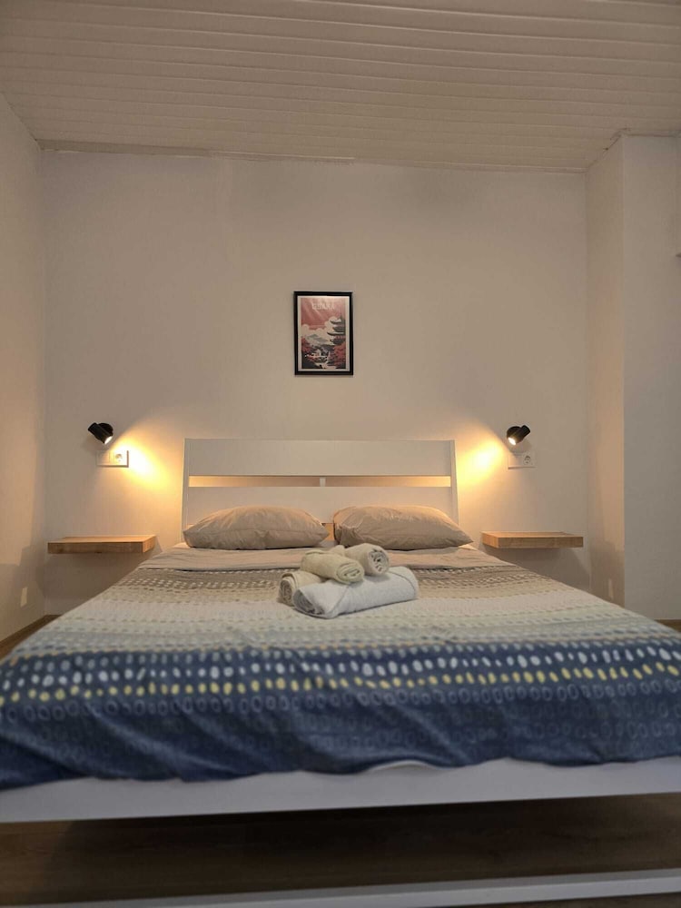 VILLA OLINDA 4 BED with huge garden
