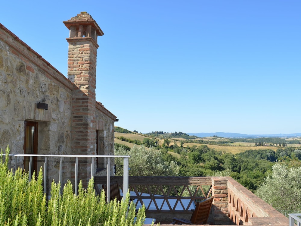 Tuscan Family Haven, Asciano view 4