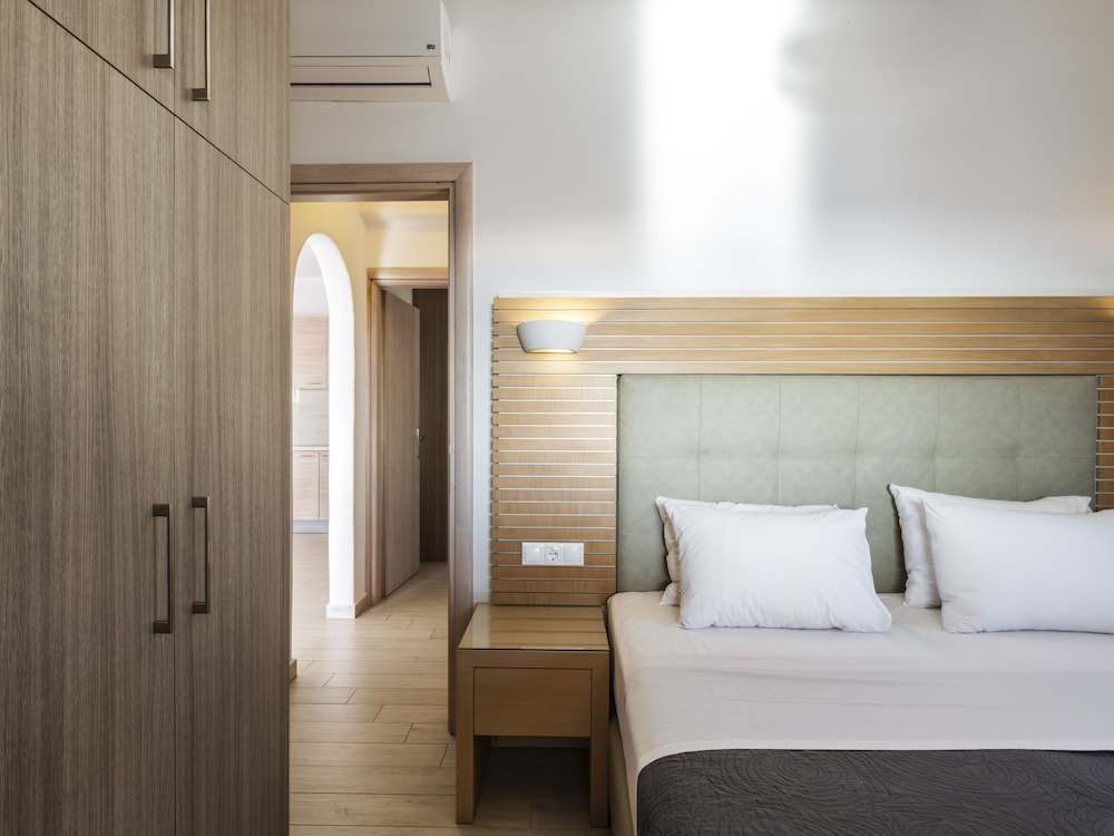 Evi Suites & Villas