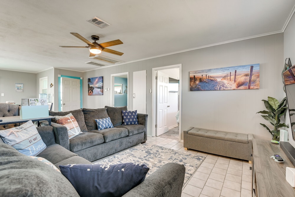 Private Bayfront Access 10 Mi to Galveston Beaches