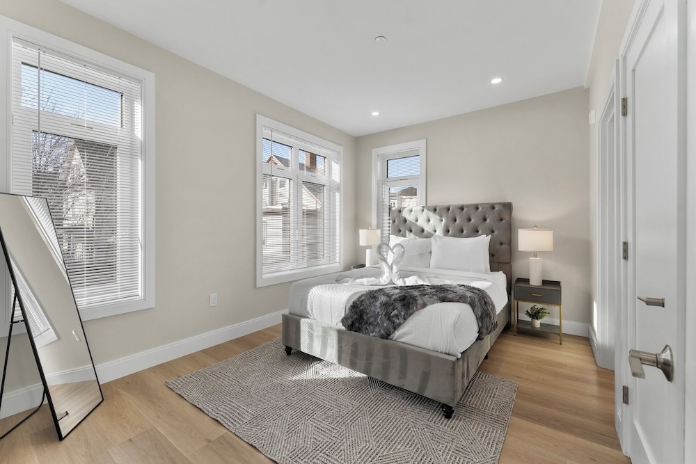Luxury 2BR near Cambridge