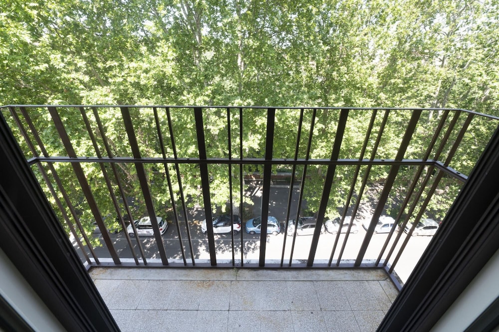 Testaccio Luminous and Large Apartment