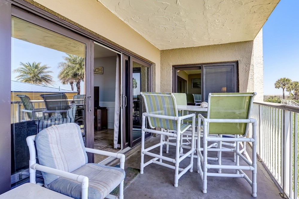 Fernandina Beach Vacations - Enchanting Ground Unit Condo Few Steps Away from the Ocean Side by RedAwning - Property Image 47