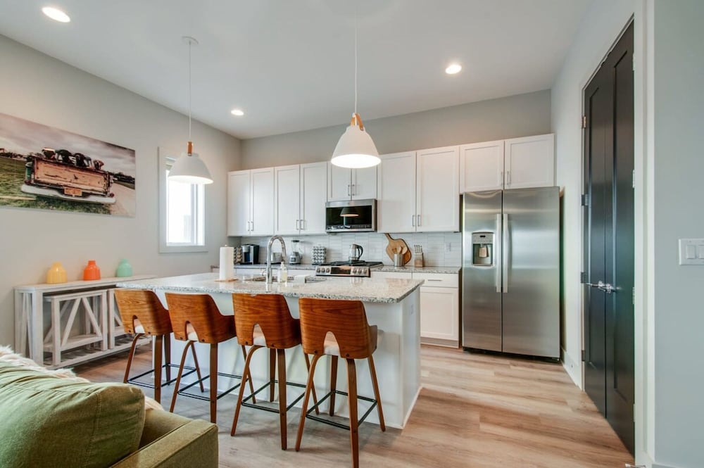East Nash Lux - 13 Beds City Views