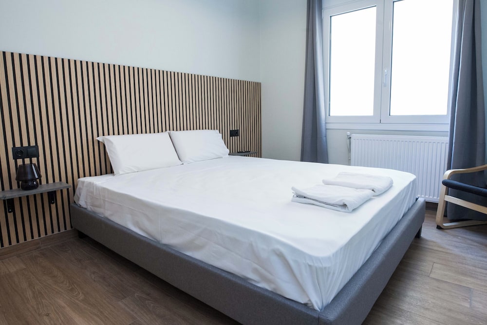 Fresh Modern 1 Bd Apt in Vibrant Patisia