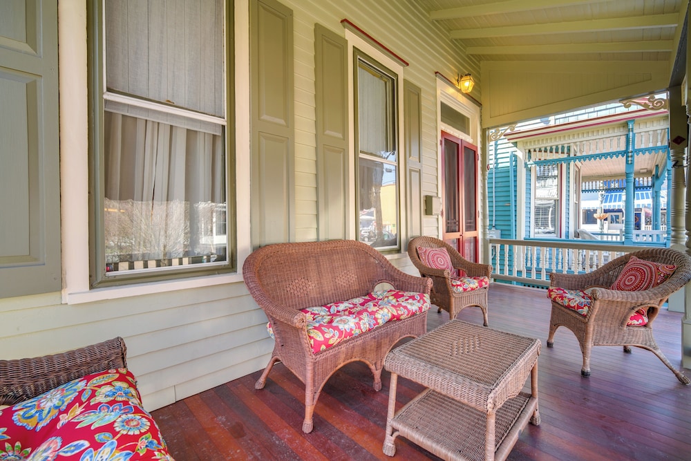 Walk to Beach: Cape May Home w/ Screened Patio!