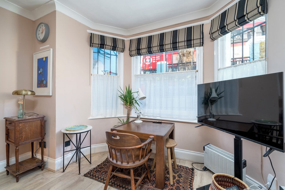 Charming Studio moments from Portobello