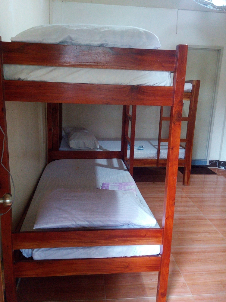 Emok's Guest House - Hostel