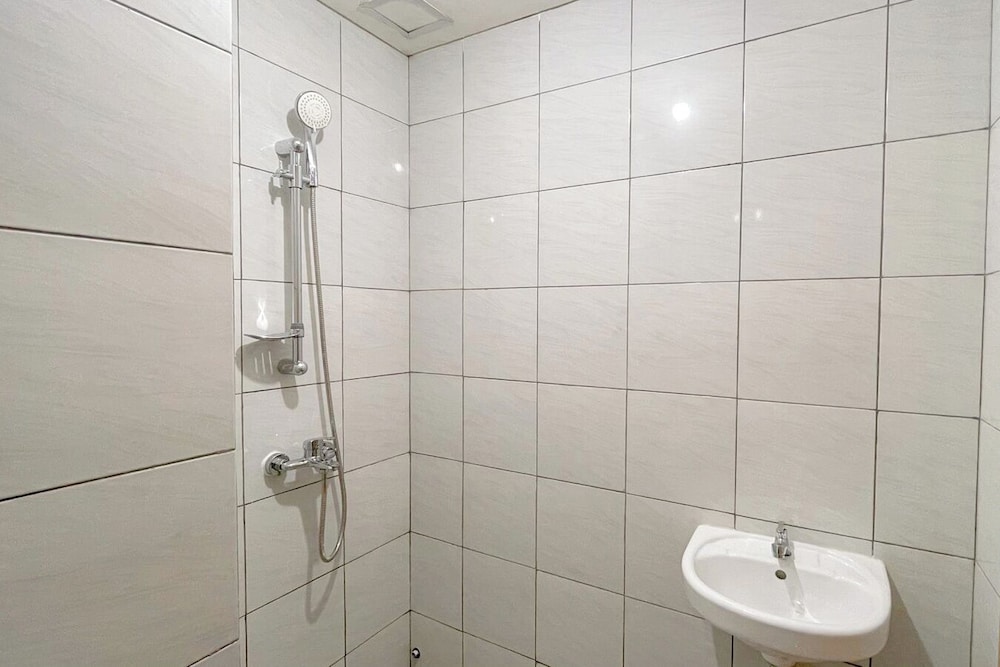 Minimalist Studio (No Kitchen) Near Unhas Bandaraya - Tallasa City Makassar Apartment