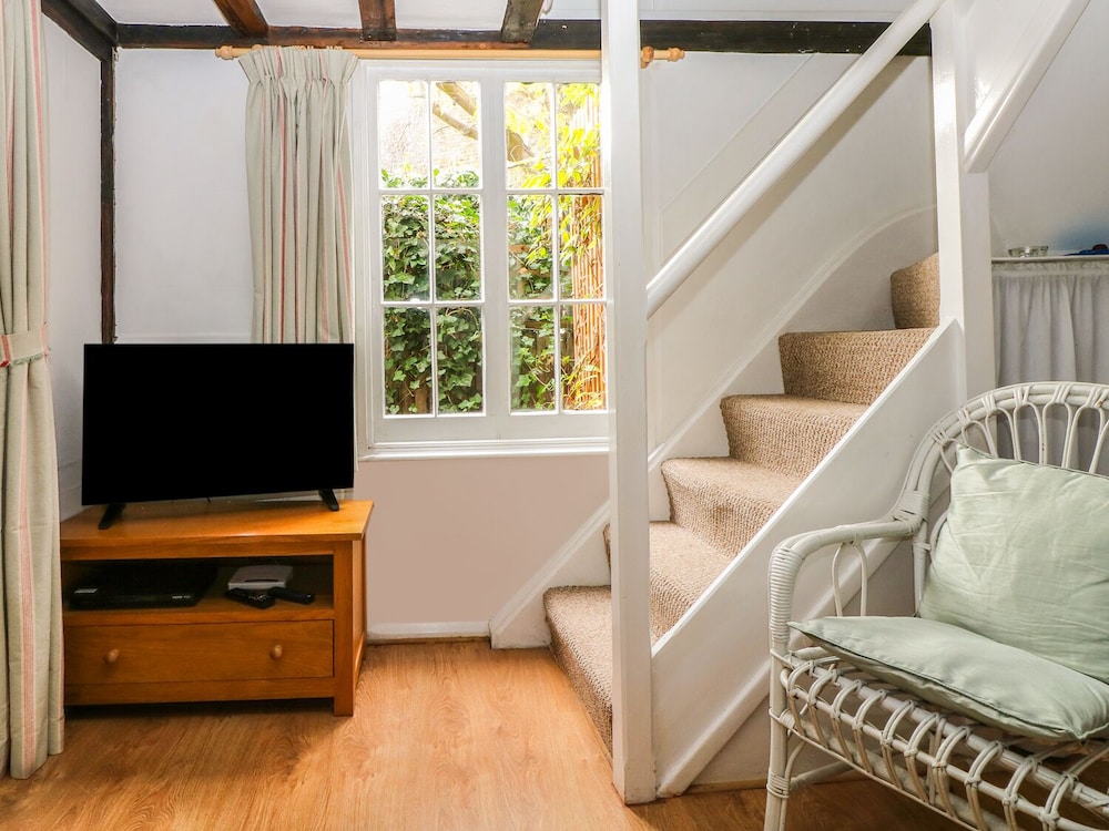 Swanfield Cottage view 4
