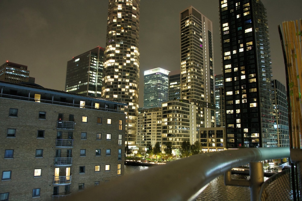 Lux 2 Bed in Canary Wharf Close to Excel & O2