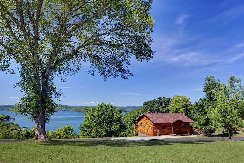 Lake Shore Cabins on Beaver Lake