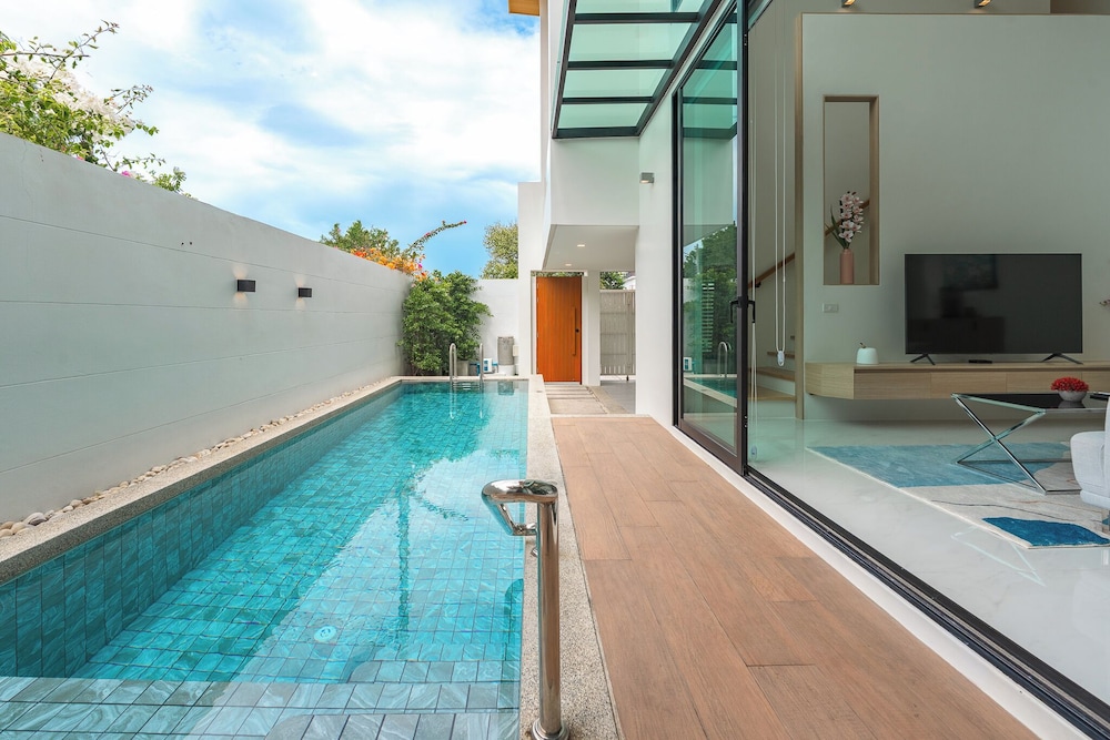 New 3BR with Pool Near Beach V190