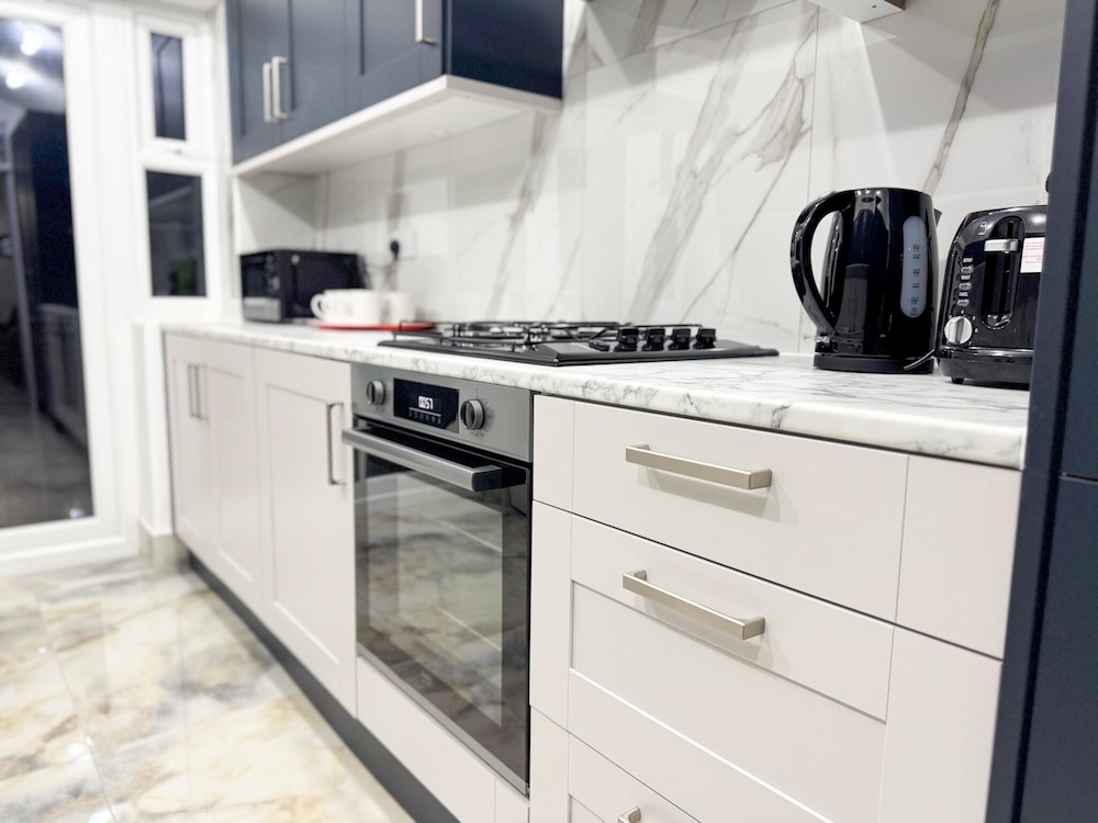 Modern North London Retreat - 7 Bedrooms