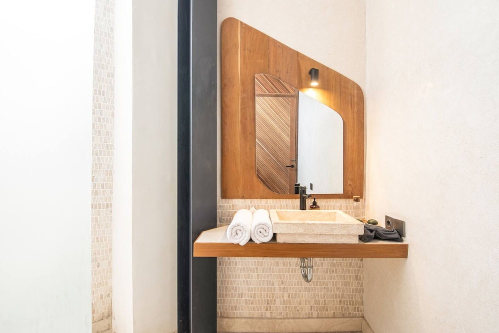 BAZ Villa 13 Studio 3 Opulent 1-br Loft With Art Deco Shared Pool