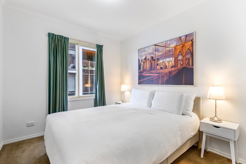 Chic 2-bed Apartment Near Albert Park