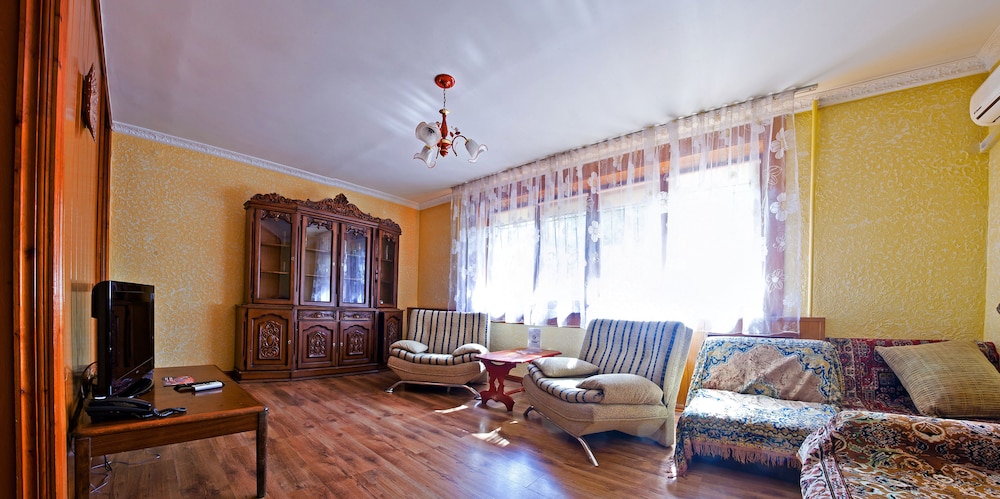Lessor Apartments