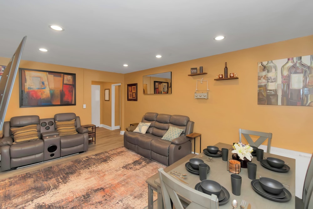 Spacious 3BR Condo in DTWN