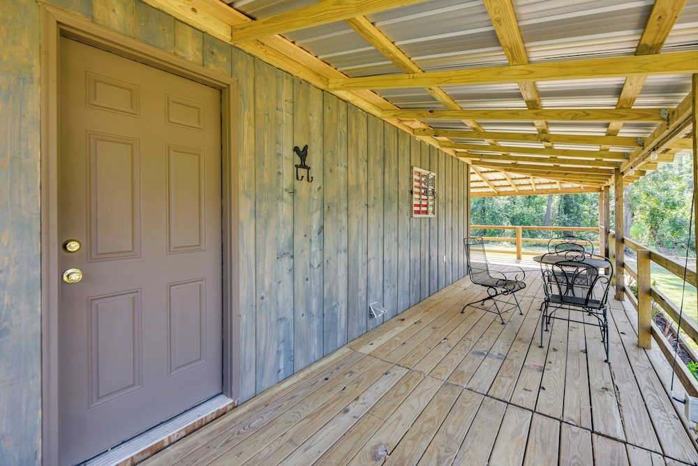 Lake Eufaula Access: Cozy Wood Cabin w/ Yard!