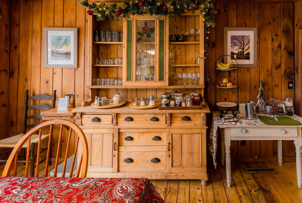 Timberholm Inn