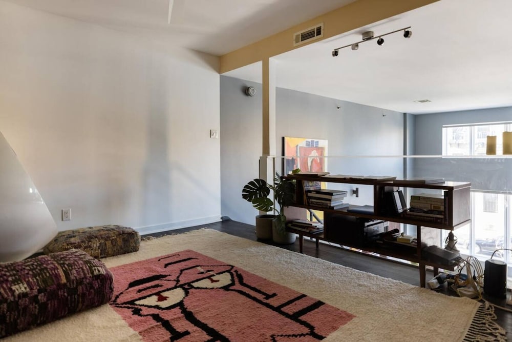 Dekalb by Rove Travel Duplex Loft w Terrace