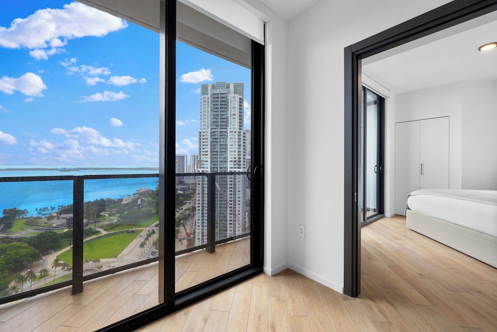 Luxury Studio with Stunning Views & Pool