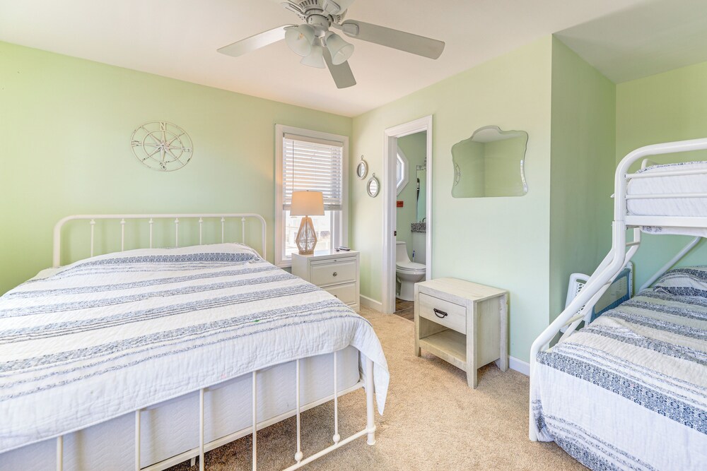 Hot Tub & Decks: North Topsail Beach Home