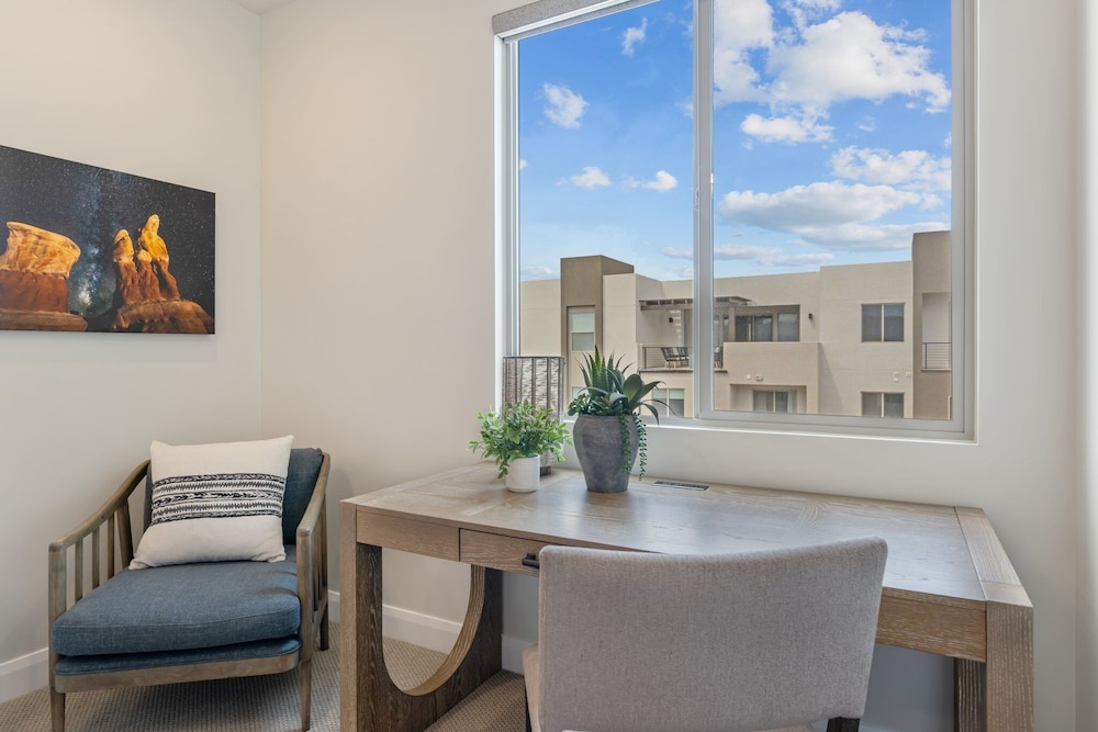 Canyon Country Oasis 6 Bedroom Townhouse