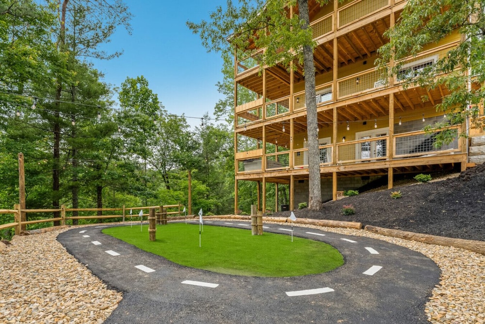 Summit Luxe Resort
