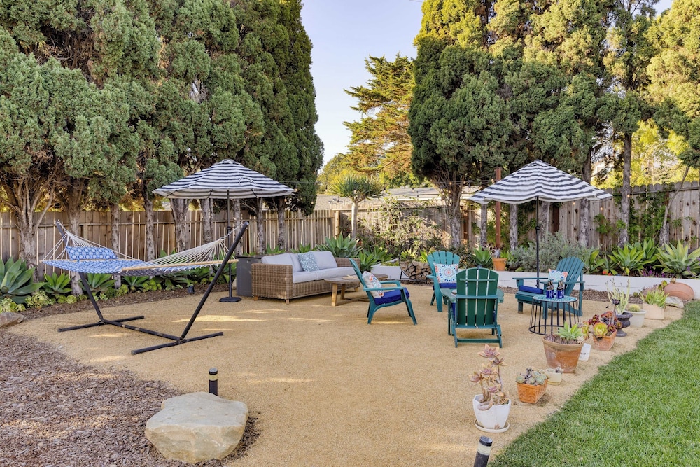 Hummingbird Haven by Avantstay Dog-friendly, Near the Beach, Huge Yard+hot Tub
