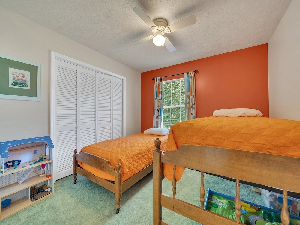 Smoky Mtn Retro 4 Bedroom Home
