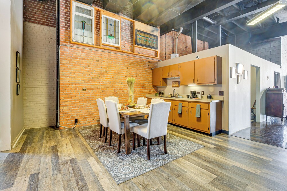 Walk to Huntington Center: 5,000-sq-ft Dtwn Apt