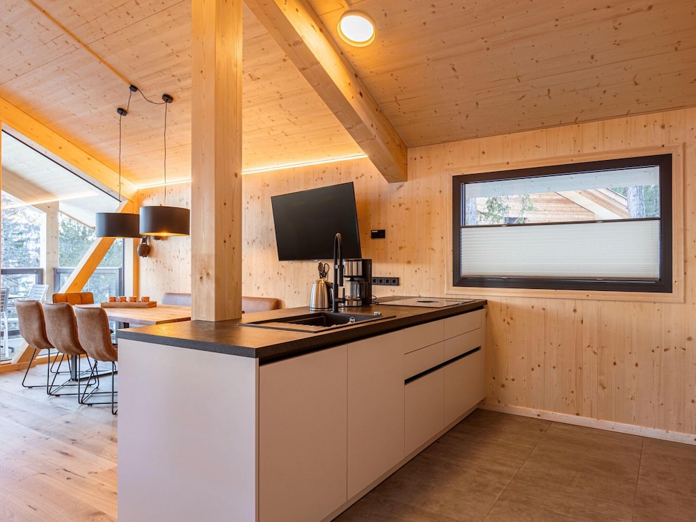 Amazing Chalet With Mountain Views