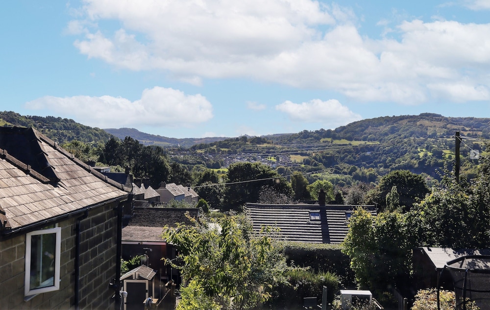 Host Stay Charnwood Cottage