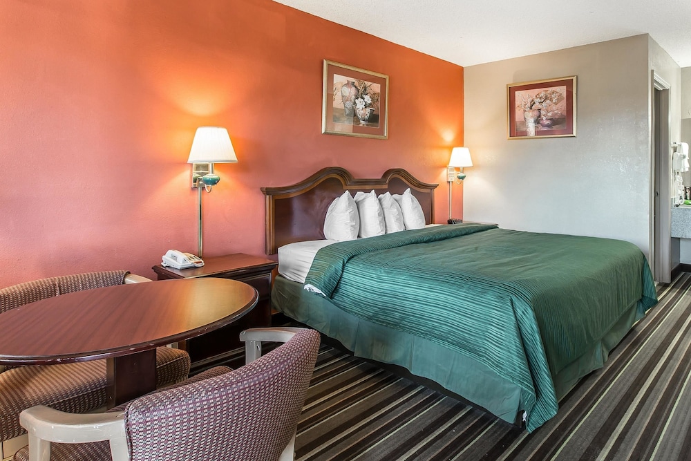 Macon Vacations - Quality Inn Suites Macon North - Property Image 24