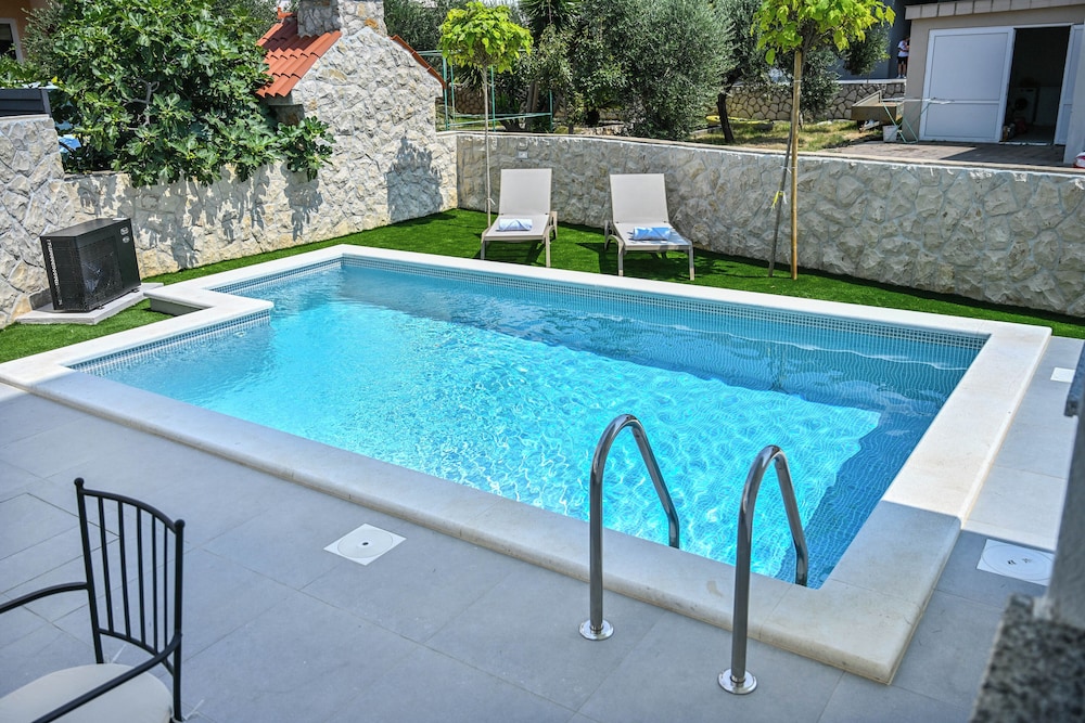 Nova Luxury Residence apartment with private heated pool