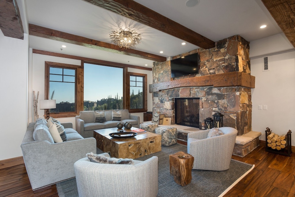 Grand Lodge - 3-Bedroom Deluxe #408 - Ski-in/out 3 Condo