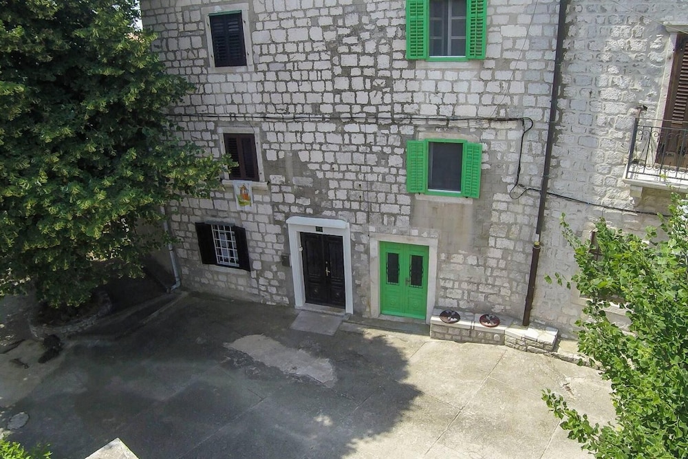 Lovely 15th Century Apartment in Osor view 2