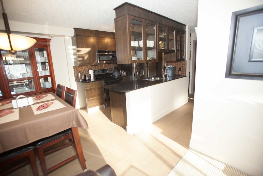 Corporate Suites of Calgary - Eightwelve