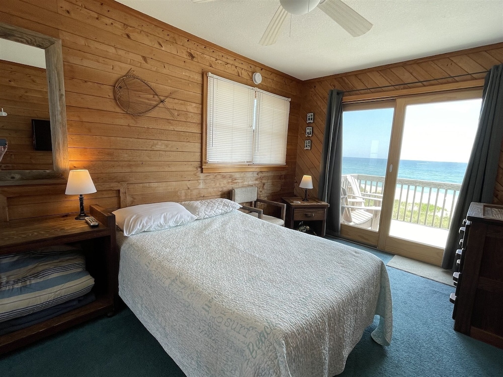 South Beach 4 Bedroom Cottage by RedAwning view 5