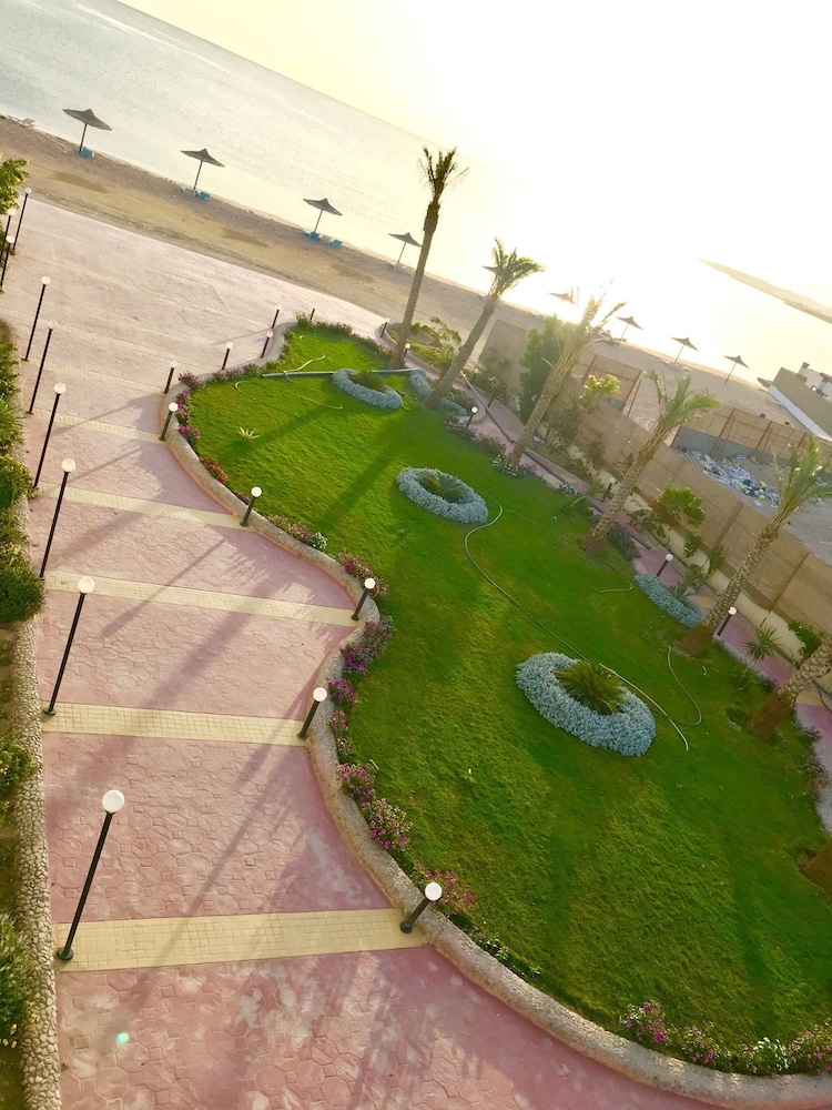 Cecelia Resort