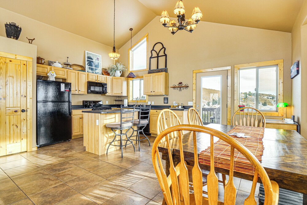 Mountain & Valley Views: Fairplay Family Home!