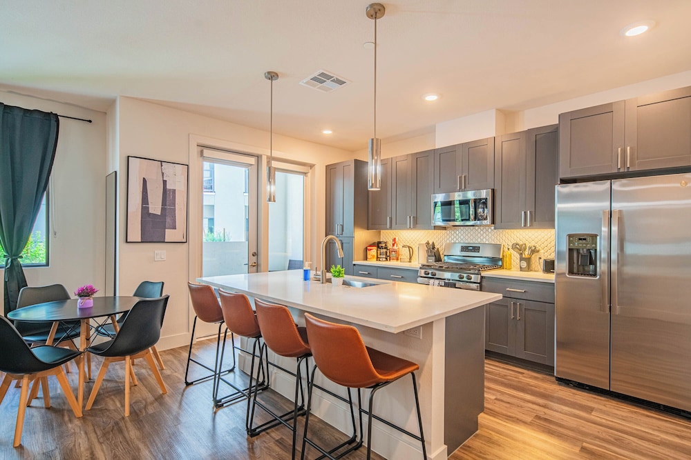 ROVE LIVING/KB - Scottsdale Grand