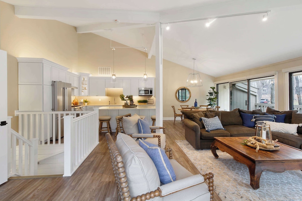 Abbey Springs - Private Community & Amenities!