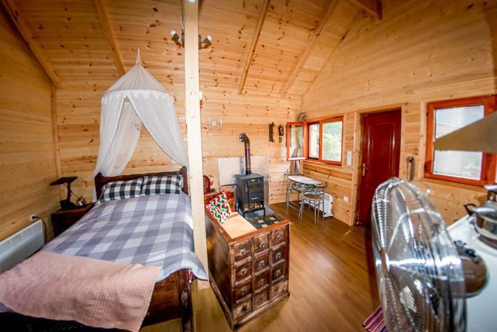 Kedra Village Chalet - Cozy Mountain Retreat