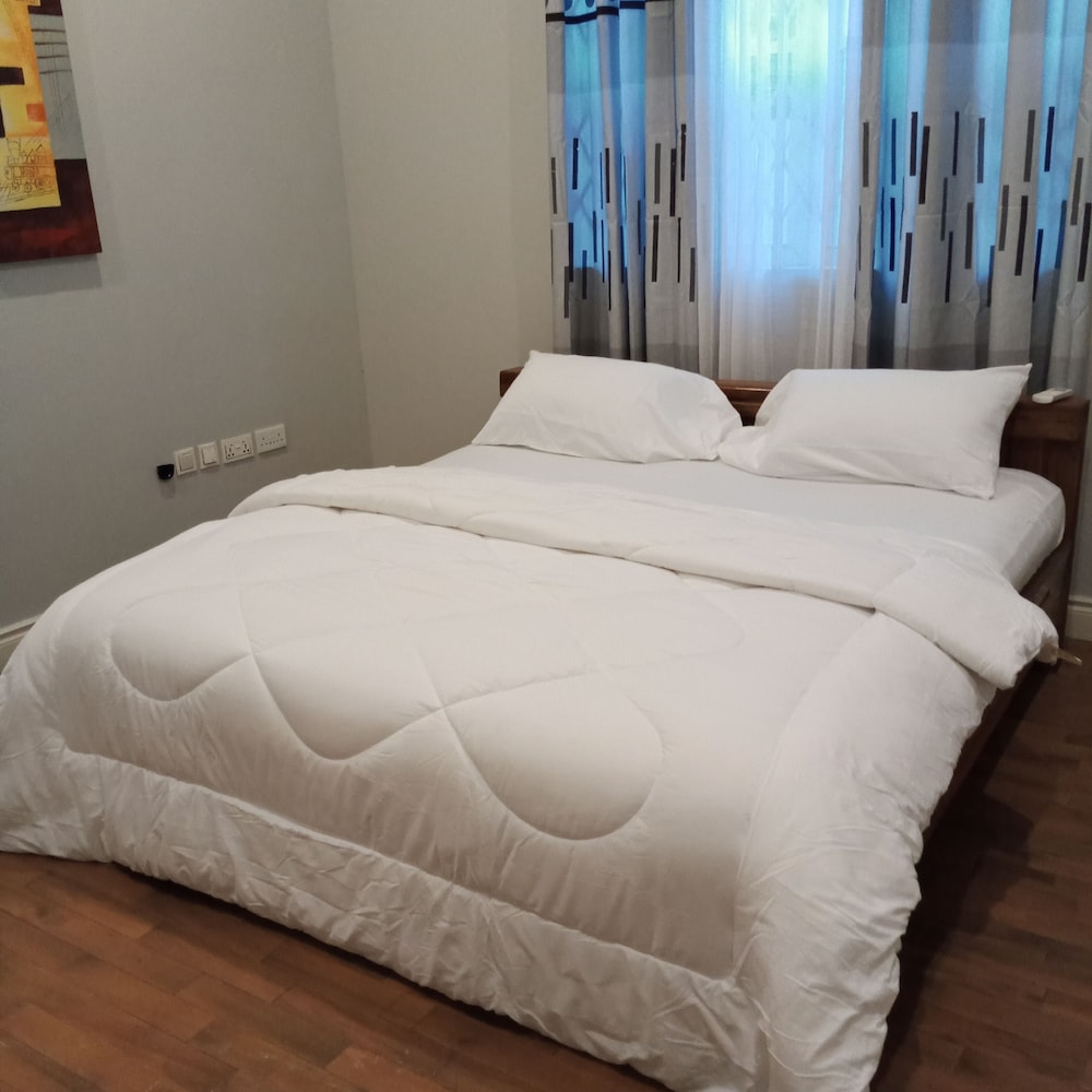 4 Bedrooms Family House Sakumono view 5